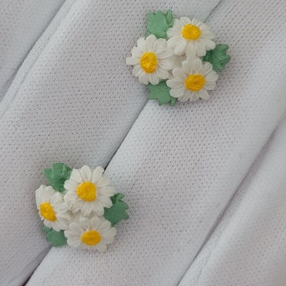 Earrings Daisy Floral Earrings #0035 - Picture 6 of 7